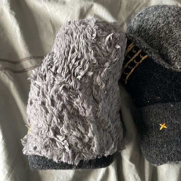 Bruins Mittens handmade made from Recycled materials - Picture 3 of 7